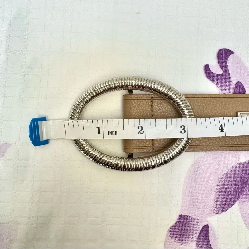 NEW Steve Madden Tan Faux Leather Large Oval Silver Buckle Belt Size Small - Picture 4 of 6